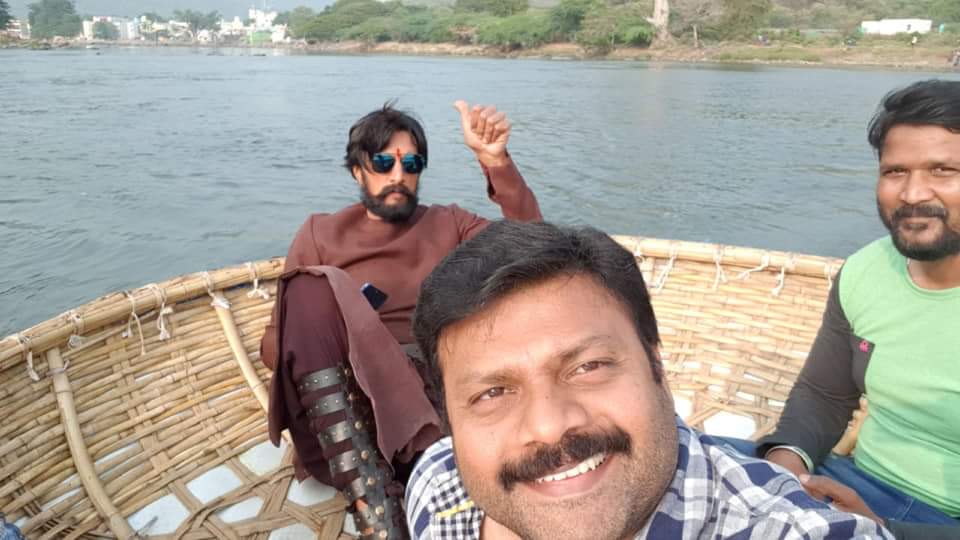 #ExclusivePicture #AbhinayaChakravarthy #baadshah @KicchaSudeep Anna in #SyeraaNarasimhareddy Shoot.