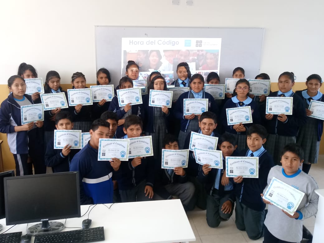 codenmicole's tweet photo. Compartimos con ustedes algunas fotos más de nuestros alumnos recibiendo su reconocimiento de haber participado en La Hora del Codigo la semana pasada #hourofcode #CSEdWeek #Peru #arequipa #programadores https://t.co/6hzr05GCQE
