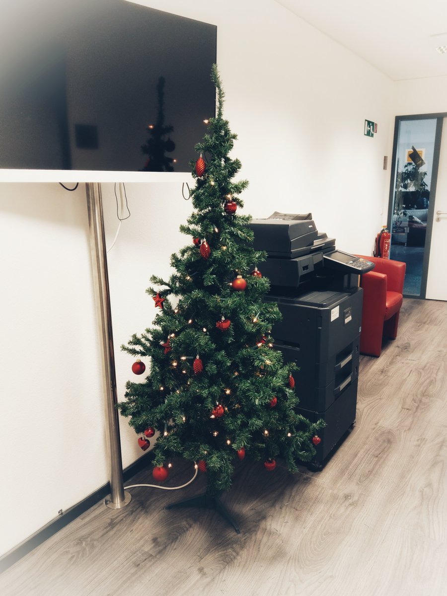 fdihautnah's tweet photo. Unser Baum steht 🎅🎄 Wir wünschen eine schöne Adventszeit https://t.co/oqUP0znyxK