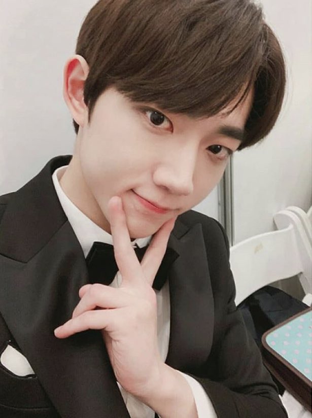 ahnHYUNGSEOP_TH's tweet photo. (IG - yuehua_project) 181210 (1) https://t.co/7jI0JYYZOm