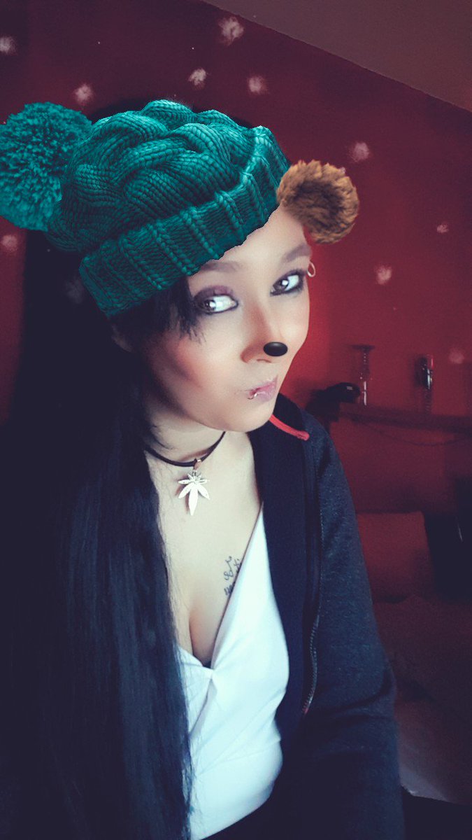 mandyychat.live  
mandyychat.live/radio/  
server33477.streamplus.de/;stream.mp3