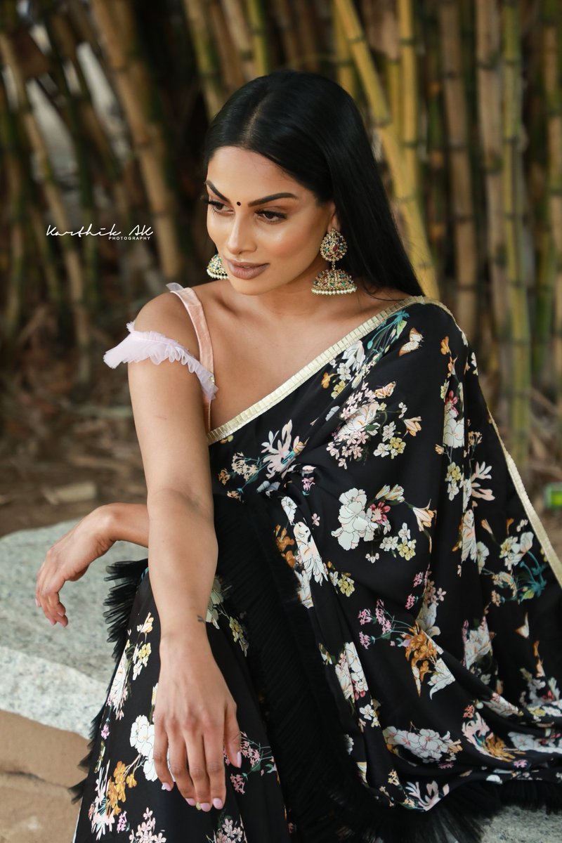 karthikakphoto's tweet photo. The Sizzling @chandrikaravi_ at
#UnkadhalIrunthalAudioLaunch
#UnkadhalIrunthal
#AMarikarFilms #MaqboolSalman @actressharshika #chandrikaravi
@Cinemainmygenes #HashimMarikar #Srikanth #MansoorAlikhan #RiyazKhan @Act_Srikanth @KasthuriShankar
P.c @karthikakphoto https://t.co/azw9fvSlvp