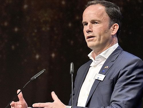 cim_media's tweet photo. #ciminterview: Dr. Jochen Köckler, Vorsitzender des Vorstands der Deutschen Messe AG, über die Globalisierung, die Digitalisierung: https://t.co/JPTlnjPshK
#eventprofs #mice #meetingsindustry https://t.co/BW2b9FBlT8