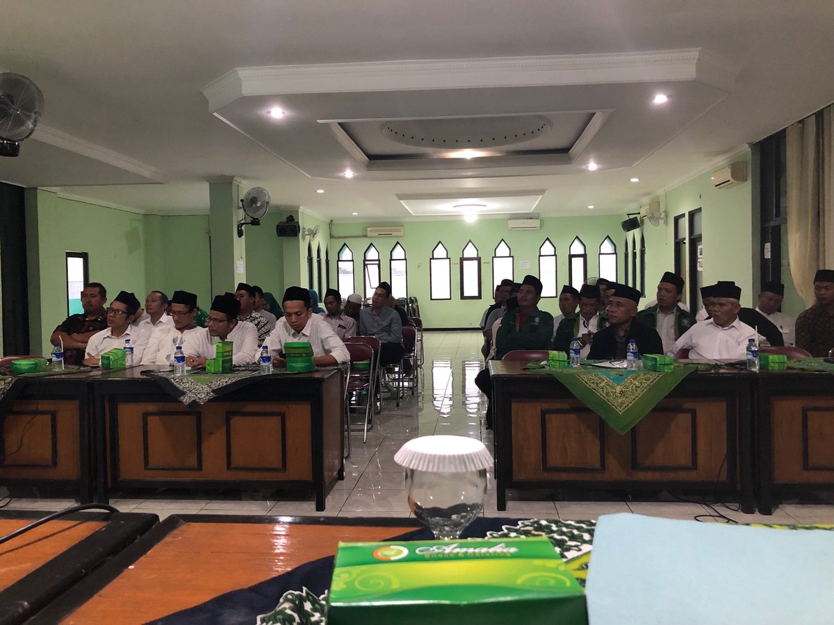Ubaidullah_Sdq's tweet photo. Kalau toh Kanjeng Nabi saw doa2nya dikabulkan memang beliau makhluq paling terkasih. Kalau toh beliau manusia terkasih memang salah satunya karena beliau manusia paling welas asih dan kepada sesama.
Salah satu dasar khidmah kita di jamiyyah adalah welas asih pada umat. https://t.co/IK8cxDuAMB