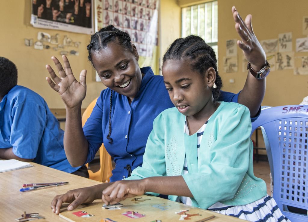 Today is #HumanRightsDay and Children's rights are human rights! #LeaveNoOneBehind 
Through IAS' Inclusive Education programmes, more marginalised children attend school, which is every child's right. Our aim is quality #EducationForAll