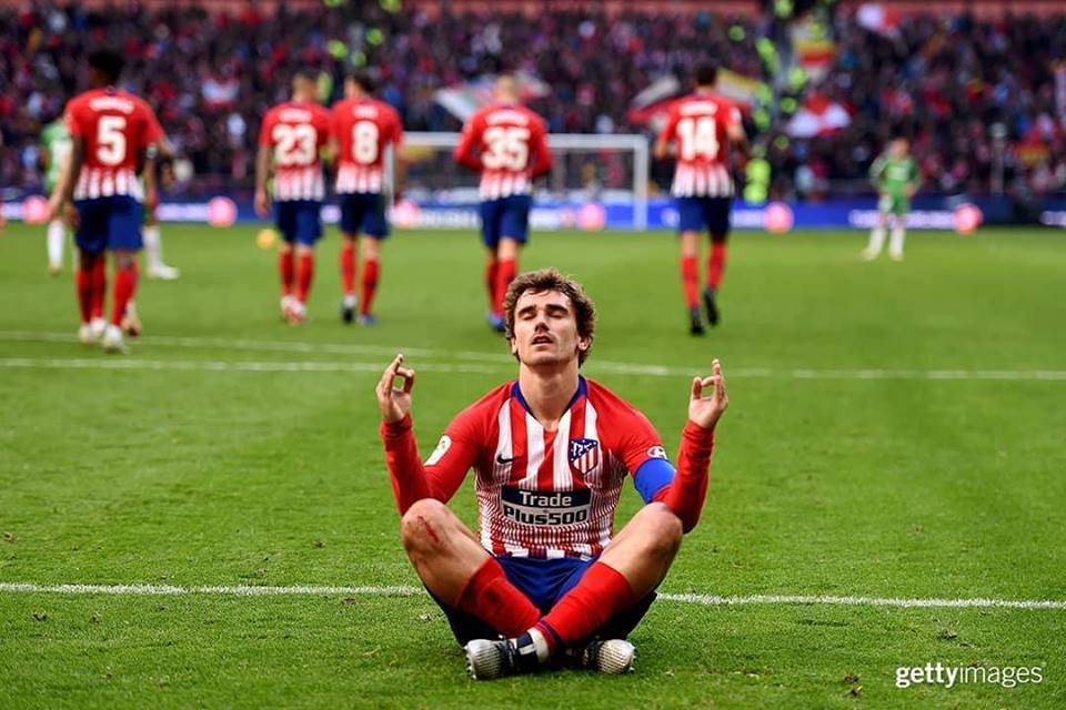 Image du jour: #Zen ou l'art de méditer n'importe où !
#Griezmann #meditation #KeepCalm #sports