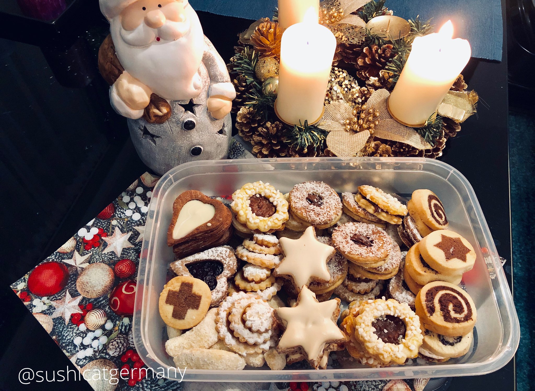 Sushicat ドイツな生活 今年も食べても食べても減らないクリスマスクッキーの季節 ドイツのクリスマス クッキーは小さなクッキーという意味のplatzchen プレッツヒェン と呼ばれ 多種多様なレシピで超大量に焼きホリデーシーズンを通して少しずつ