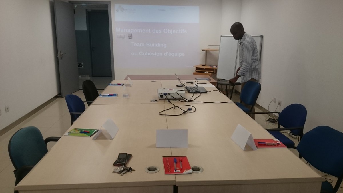 albanbesse's tweet photo. [ INSTANT PAUSE COACHING ]Nous marquons une pause, avec le #coaching des #Managers, afin de passer les fêtes de fin d'année en toute sérénité. Dès la mi-janvier, notre travail reprendra dans une nouvelle dynamique, avec de nouveaux et nombreux challenges à relever. #CoachingVIP https://t.co/Jju5QyAzox