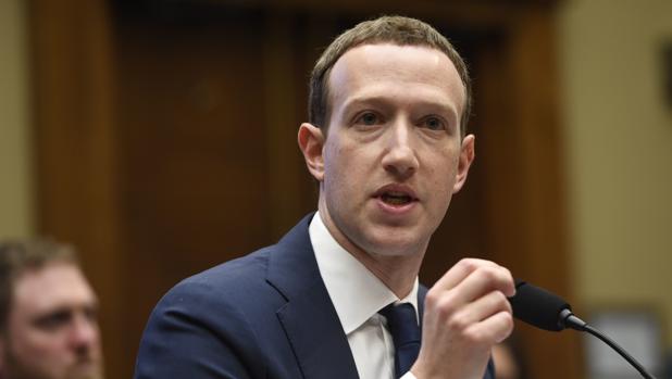 BloomSocialM's tweet photo. #Facebook compartió datos privados de los usuarios con #Netflix, #Airbnb y #Badoo según una investigación, un nuevo escándalo de seguridad para la compañía de Mark Zuckerberg. 

https://t.co/YOUB2gR7Du https://t.co/3VFbXewt1A