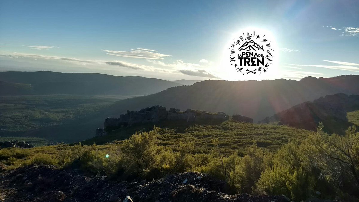 eltron71's tweet photo. Torneros de la Valderia y, pese al frío, en este pueblo el sol ya sale en modo Tren. @eltrentrail 
#lapeñadeltren #trailrunning #trail #mountain #trailrun #timetoplay #montaña https://t.co/C5uB96EfoT