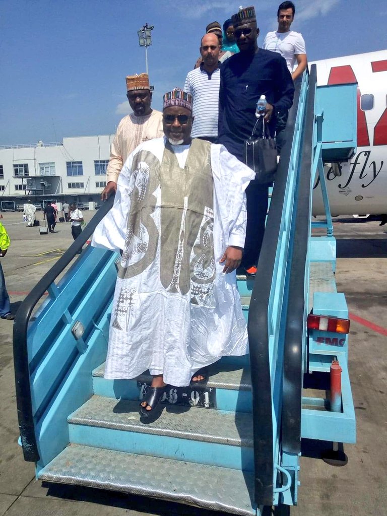 AzmanAir's tweet photo. He is one of the Prominent Business Mogul in Nigeria; A wonderful Motivator, He is a Great Father and a Mentor. He is our everyday #MCM

Meet Alhaji Abdulmunaf Yunusa; The President of Azman Group

#FlySafeFlyAzman
#SmileWithAzmanAir 

Credit: @mustysarina https://t.co/3h8K3eGRuP