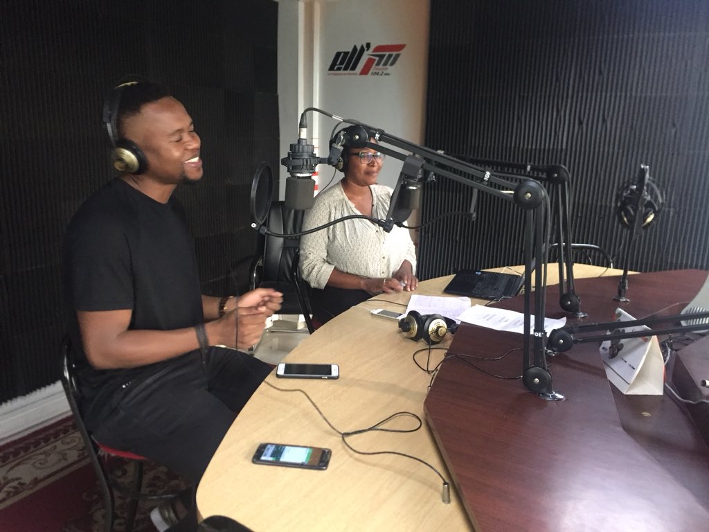 BorisBangteke's tweet image. @WaxDey est avec nous dans le 10h-12h sur #Ellfm 104.2 et en streaming sur ellfmdouala.com