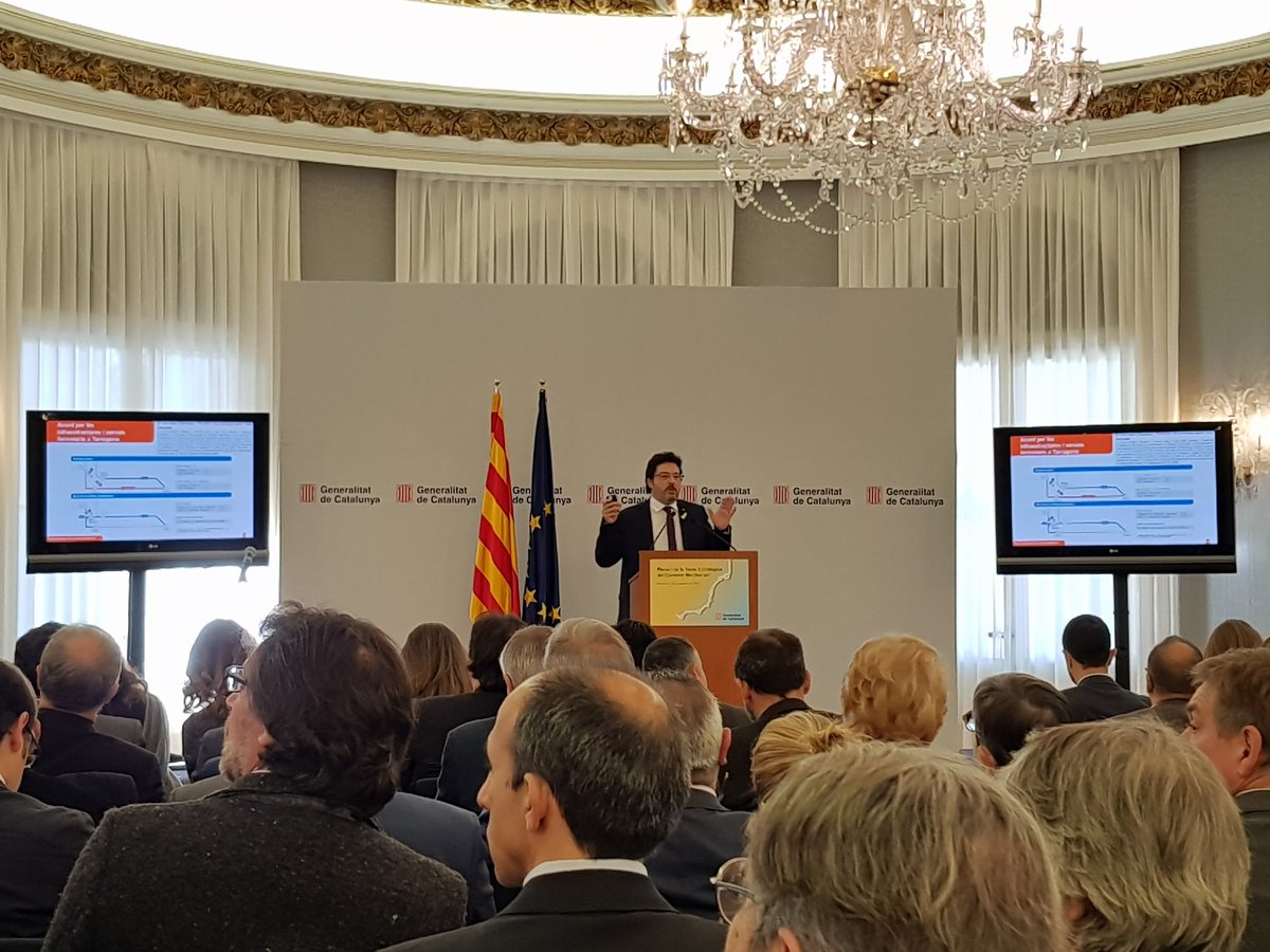 amtu_cat's tweet photo. Avui al Plenari de la Taula Estratègica del #CorredorMediterrani insistint davant Iveta Radičováp, la coord. del #CorredorMediterrani de la @EU_Commission @Transport_EU , que #España ha prioritzat AVE's i una xarxa radial, en contra de l'activitat econòmica i la riquesa del país. https://t.co/9FcmVfrCuH