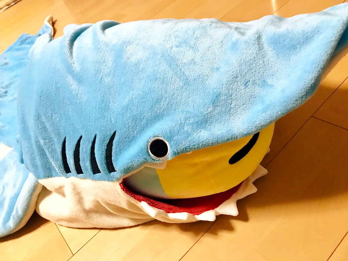 995 ｷｭｳｷｭｳｺﾞ Twitterren 最高にかわいいサメのブランケット手に入れたので見てくれー 3 サメにもぐもぐされることができるブランケット