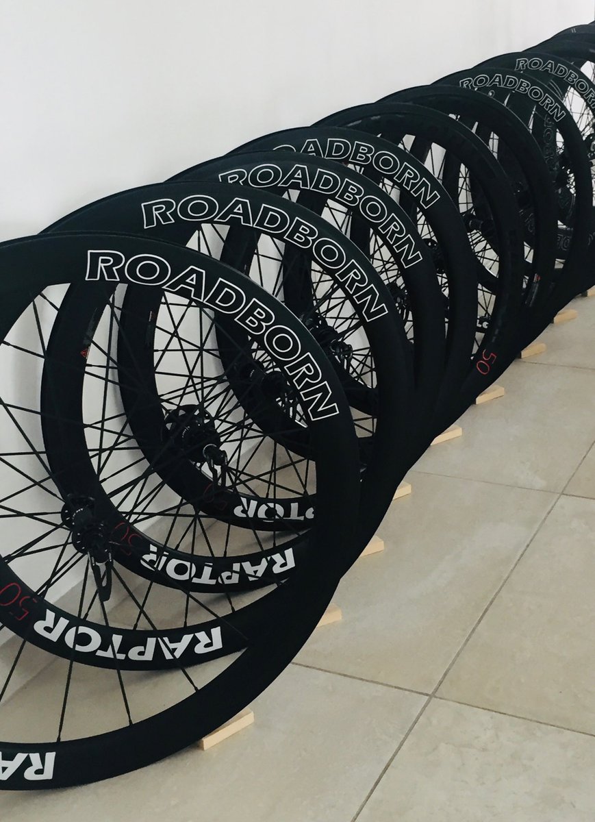 Roadbornwheels's tweet photo. Comme un lundi #roadborn #rouecarbone #raptor50 #raptor38 #wheels #montageartisanal #french https://t.co/HLEUrtpXzC