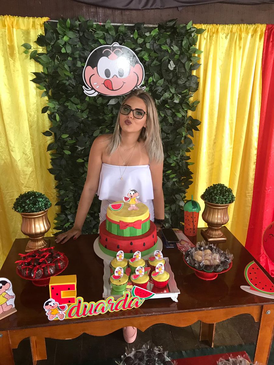 melodudaaa's tweet photo. Gratidão  por comemorar mais um verão, porque a primavera já passou💛 #tardezinhadaDuda
#bdaydaloira 🍉❤ https://t.co/rzl4AS64ob