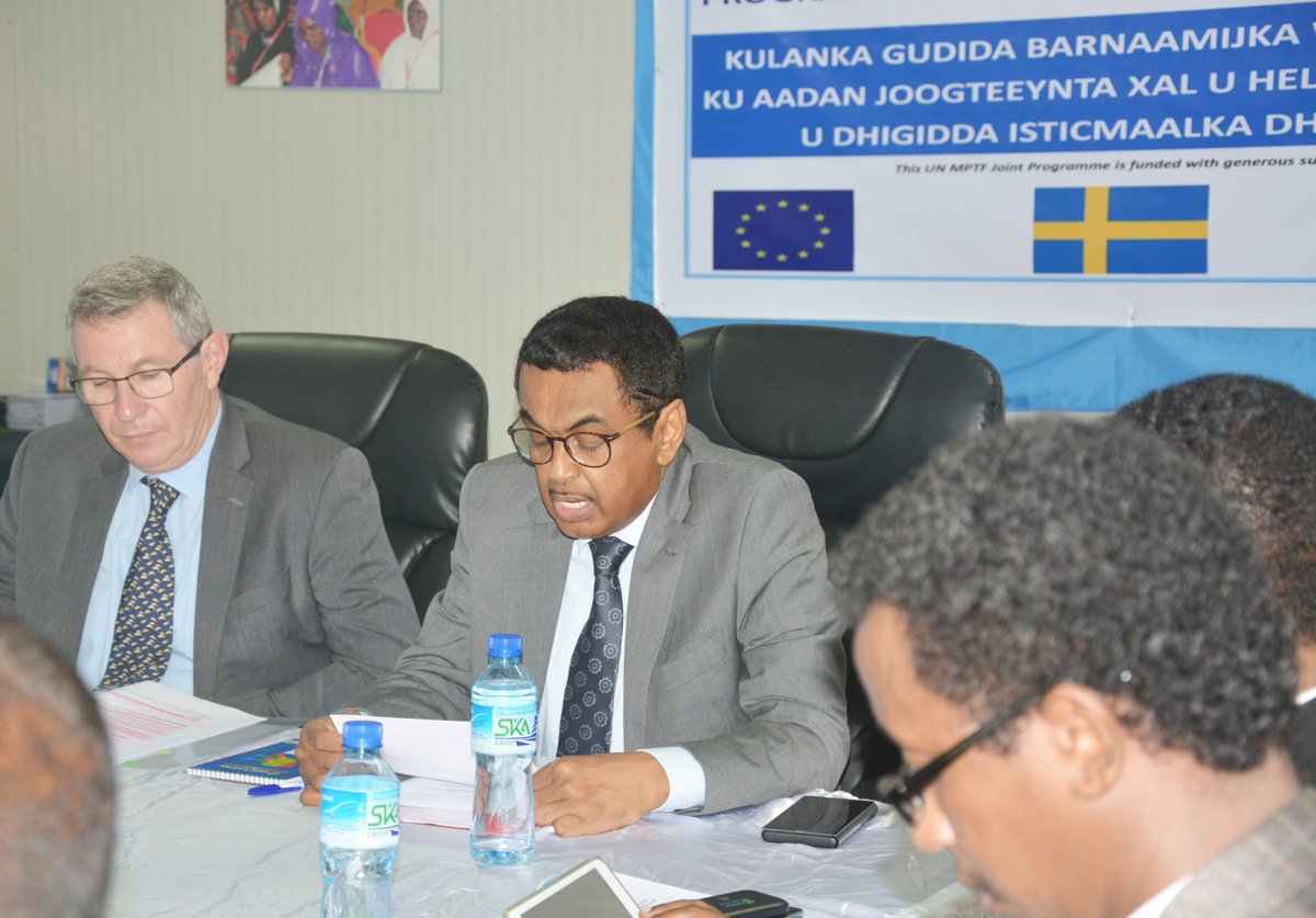 UNDPSomalia's tweet photo. At meeting on the joint Somali Gov. &amp; UN Prog. for Charcoal Reduction, the Min. of Livestock, Forestry &amp; Range, members of Somali Gov. &amp; UN officials assess achievements &amp; next steps in stopping charcoal trade &amp; tree-cutting in #Somalia #CharcoalAlternatives #StopIllegalCharcoal https://t.co/gsyXUicgTj