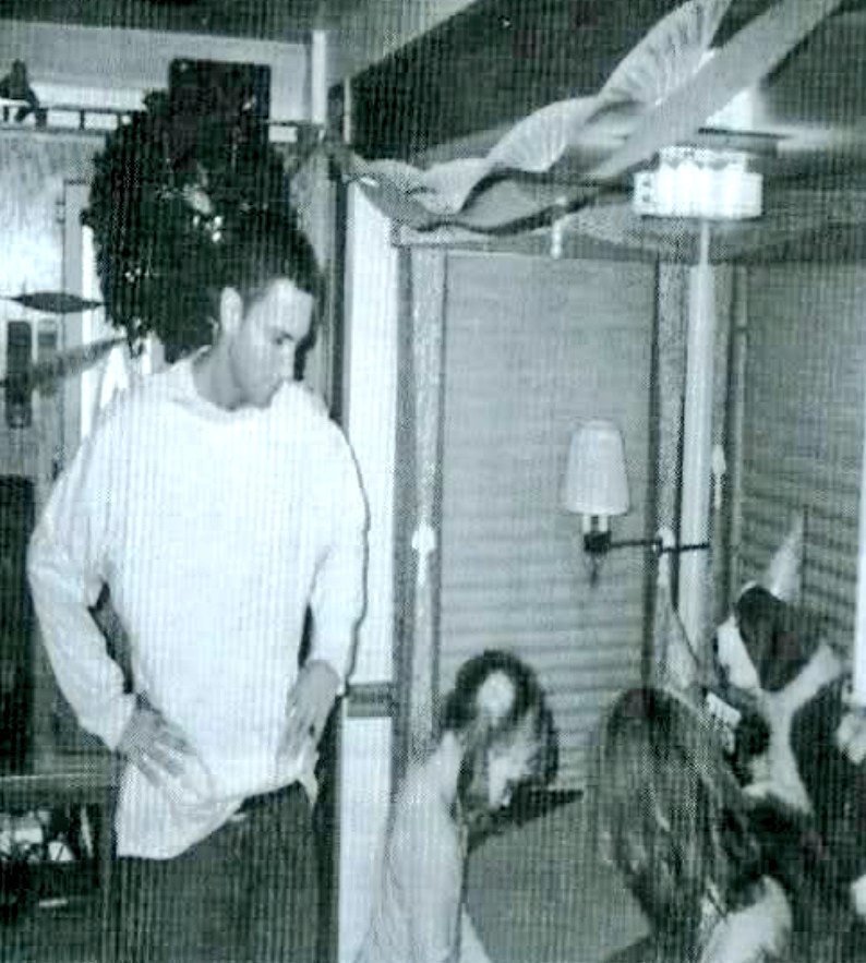 lovemojo1991's tweet photo. Em and hailie,  and betty opeining  her  birthday gifts ❤ #Eminem https://t.co/mMA2zitzUO