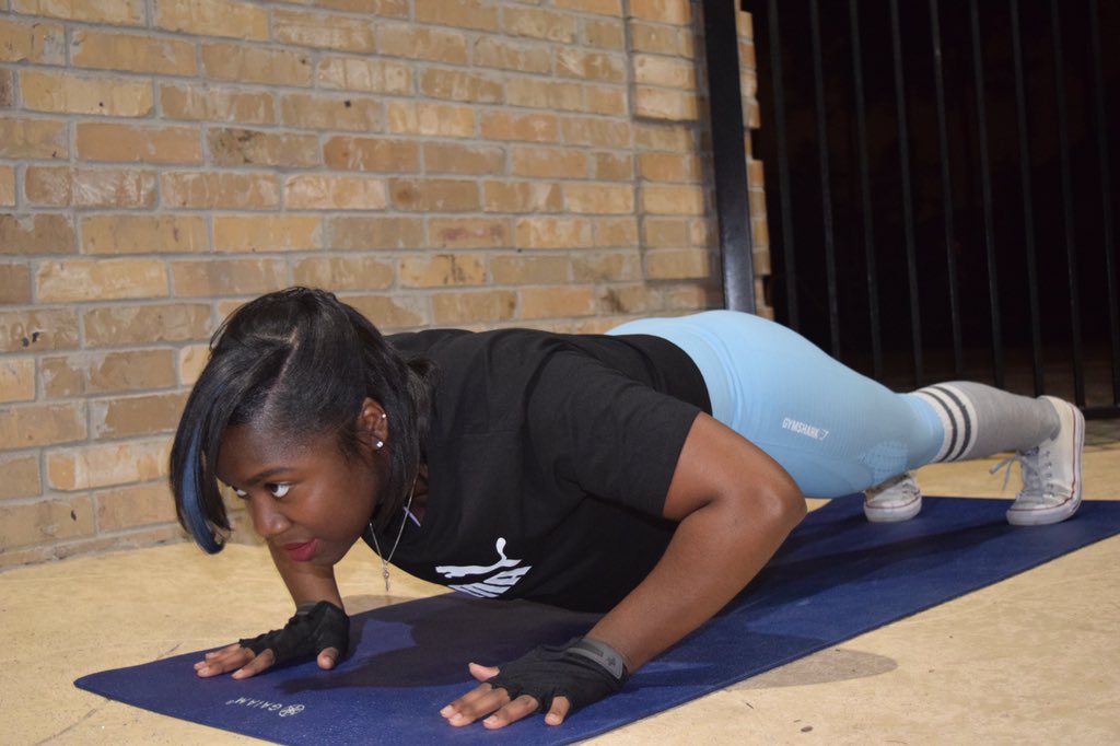 WorkoutsWithGem's tweet photo. The moment when you want to quit, is the moment when you need to keep pushing. 💯 #mondaymotivation 
 #strong #fitgirl #fitchick #fitnessjourney #mondaymood #fitnessmotivation #fitness #fitnessgirl #getfit #workout #fitnesscoach #personaltrainer #onlinetrainer https://t.co/NrQ22M2tMW