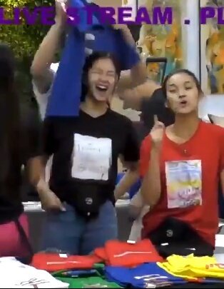 ktrnptrvx_'s tweet photo. HOY ANG CUTE NG KAORHYS KINUKULITT NI RHYS SI KAORI HAHAHAHHAHA

#KAORHYSTheFirstHug @PBBabscbn https://t.co/4gf8bQ3W1Y