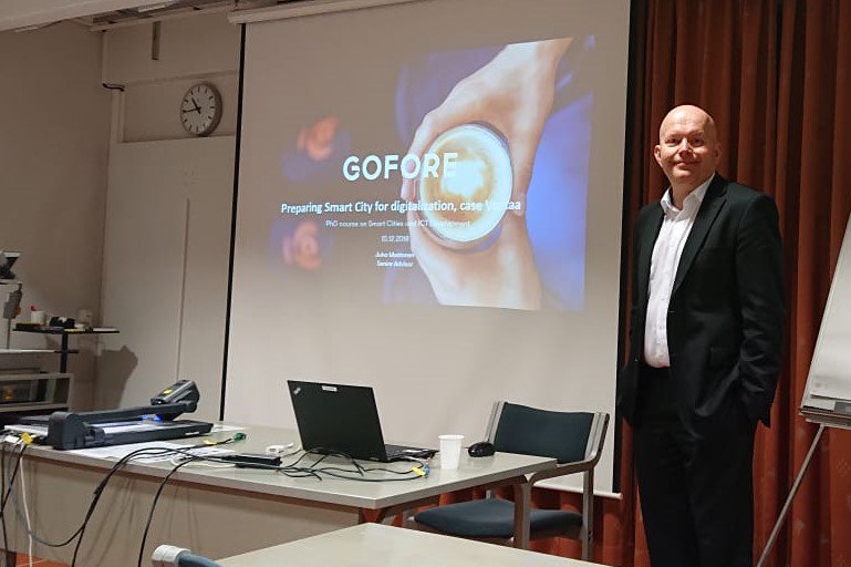 Today I had an opportunity to present our Lean EA -model done for City of Vantaa at PhD course. Theme of the seminar was Smart Cities and ICT Development. It’s great that there are also scientific interests towards our work for the city. #goforecrew #LeanEA #caseVantaa #tut