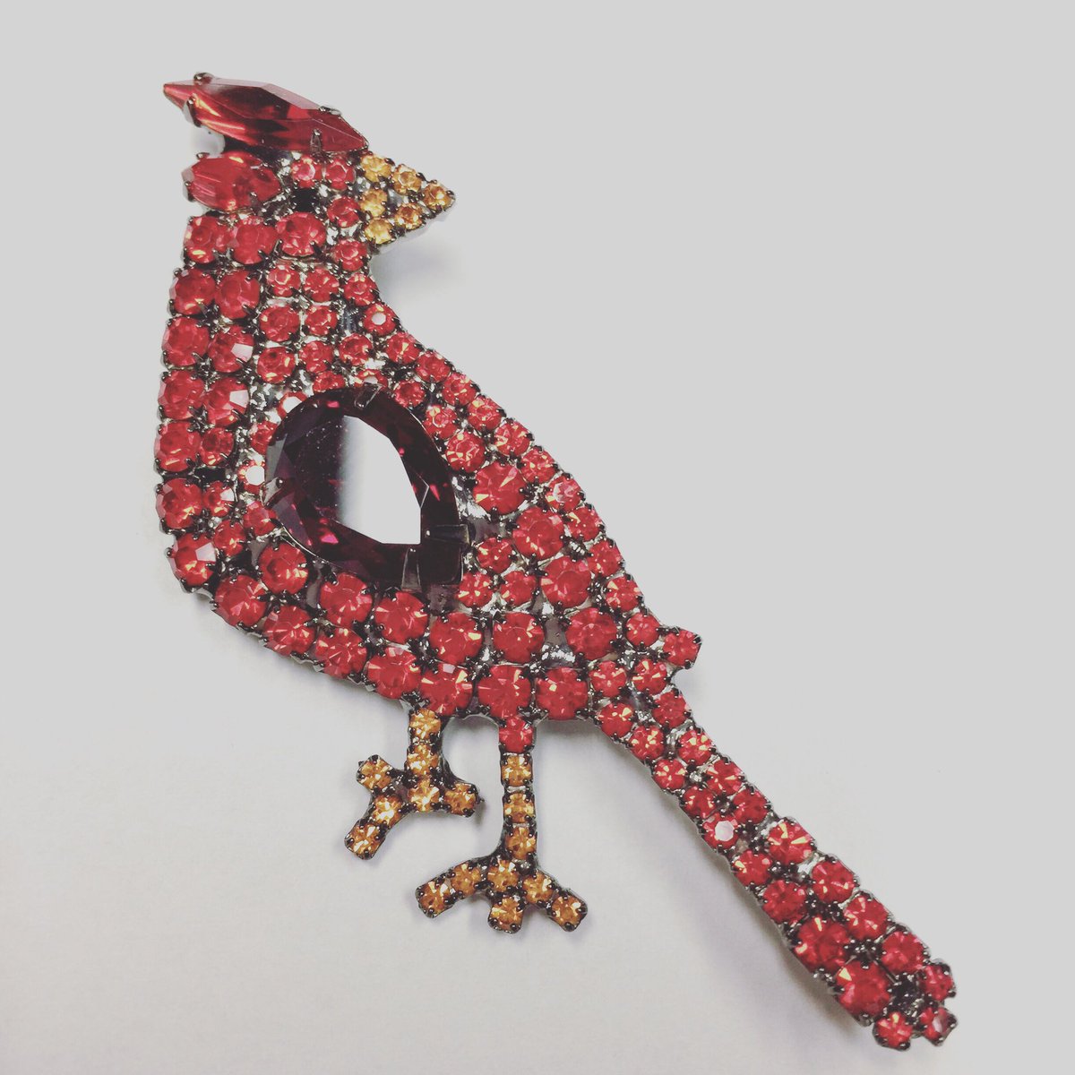 Beautfiful Cardinal Pin #etsy #jewelry #brooch #audobon #songbird #cardinal #cardinalbird #cardinalbirds #brooches #broochaddict #broochaddiction #avian #bird #unique #swarovskicrystals etsy.me/2PrcJtr