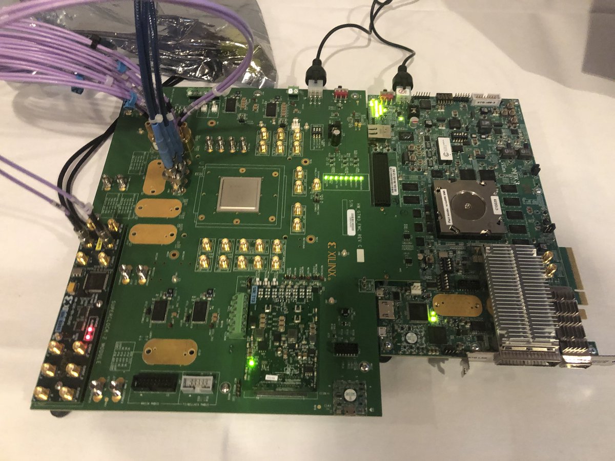 cathalmccabe's tweet photo. 112Gb/s demo #xdf2018 https://t.co/JAgja9SJ8k