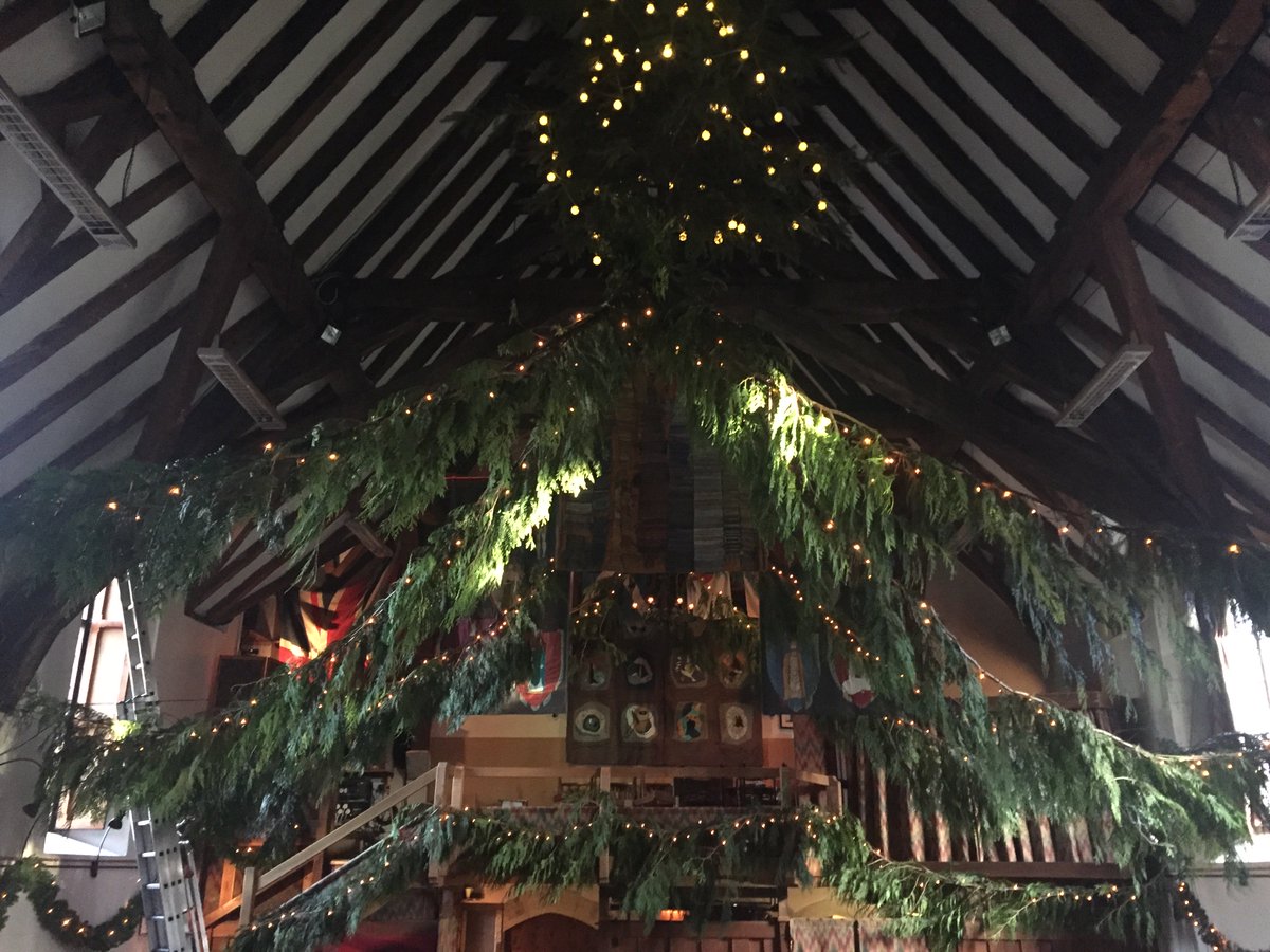 celebratevoice's tweet photo. The Medieval Hall, Cathedral Close is looking absolutely glorious! 3 days to go for the most stunning festive musical evening in #salisbury A Christmas Night at the Opera! Tickets 01722320333 https://t.co/EjjJjTqNoq #salisbury #lovesalisbury #christmasinsalisbury #opera https://t.co/CsOL8eRMQ9