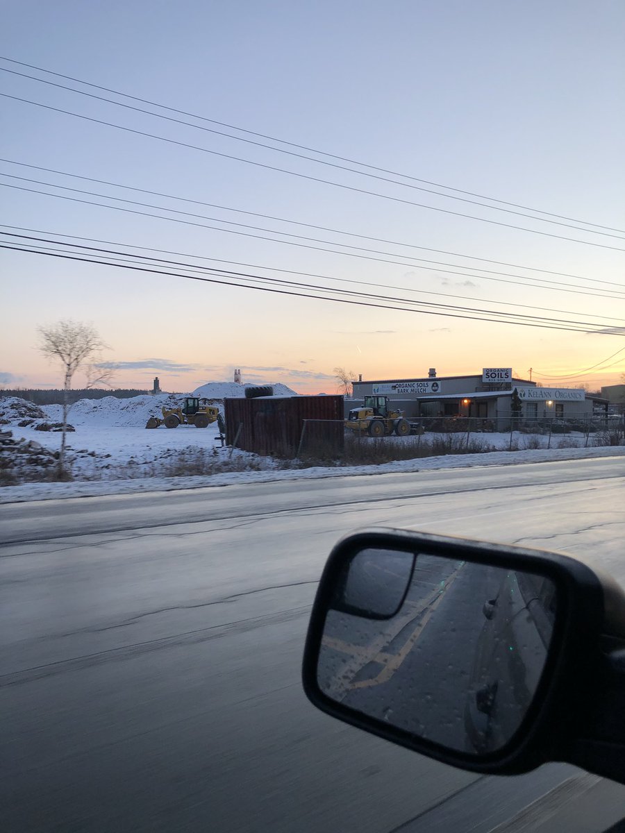 Something burning up in the atmosphere as it falls over Waverley / Bedford, Nova Scotia! <a href="/cbcns/">CBC Nova Scotia</a> <a href="/MurphTWN/">Chris Murphy TWN</a> <a href="/CTVAtlantic/">CTV News Atlantic</a> <a href="/globalhalifax/">Global Halifax</a>