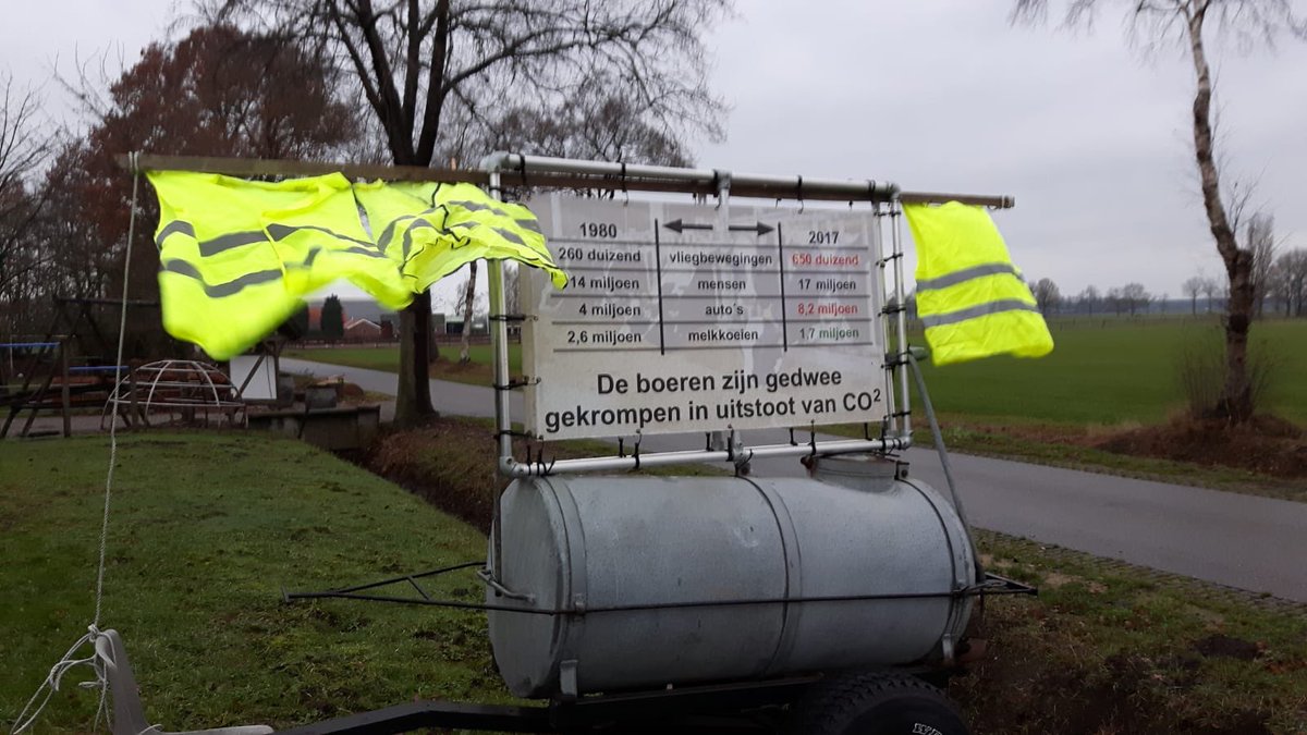 mvonmartels's tweet photo. De gele hesjes hebben ook agrarisch Nederland bereikt! #Dalmsholte De cijfers spreken voor zich! https://t.co/UNTVQlaC2x