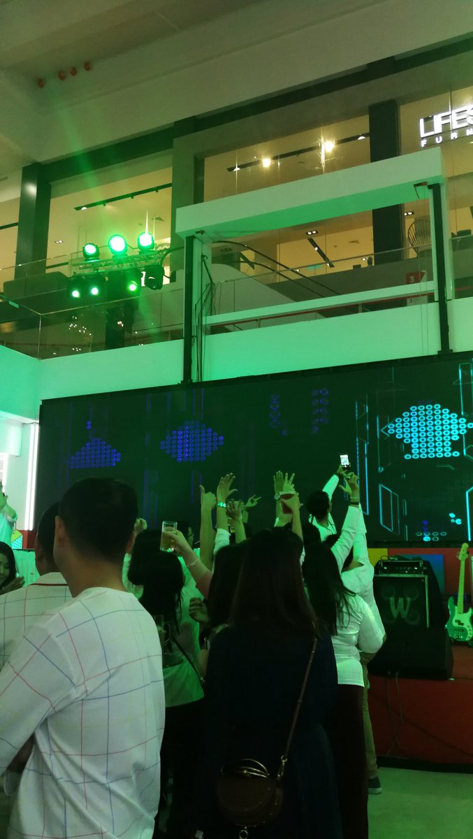 aoikotori's tweet image. ตอนนี้ฟีลเราเหมือนมาปาร์ตี้บ.เค้าอะ เพลงมันกันมาก 😂 อาหารดีทุกอย่าง ผลไม้ยังของดี เบียร์ ไวน์ ซอฟท์ดริ้งค์ไม่อั้น คาดว่าจะมีคนเมาก่อนคุณอิศมา 555 
#บุญถาวรราชพฤกษ์
#DesignVillage
#TomIsara 
#TOMxBoonthavorn