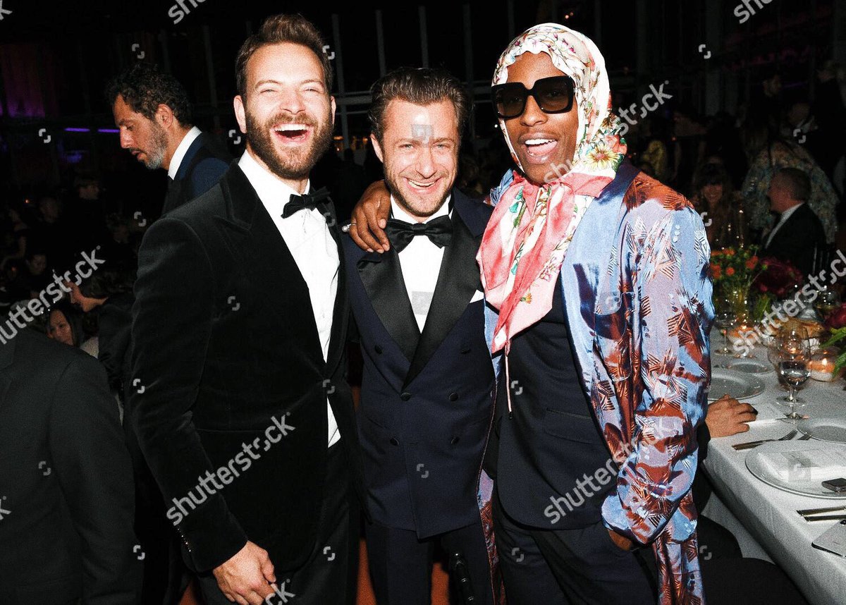 aleborghisource's tweet photo. Alessandro Borghi insieme a Beck, Jared Leto, il direttore creativo di Gucci - Alessandro Michele -, Francesco Carrozzini &amp; A$AP Rocky al gala LACMA Art + Film 2018, il 3 novembre 2018 ad L.A. https://t.co/gme1gLwLLV