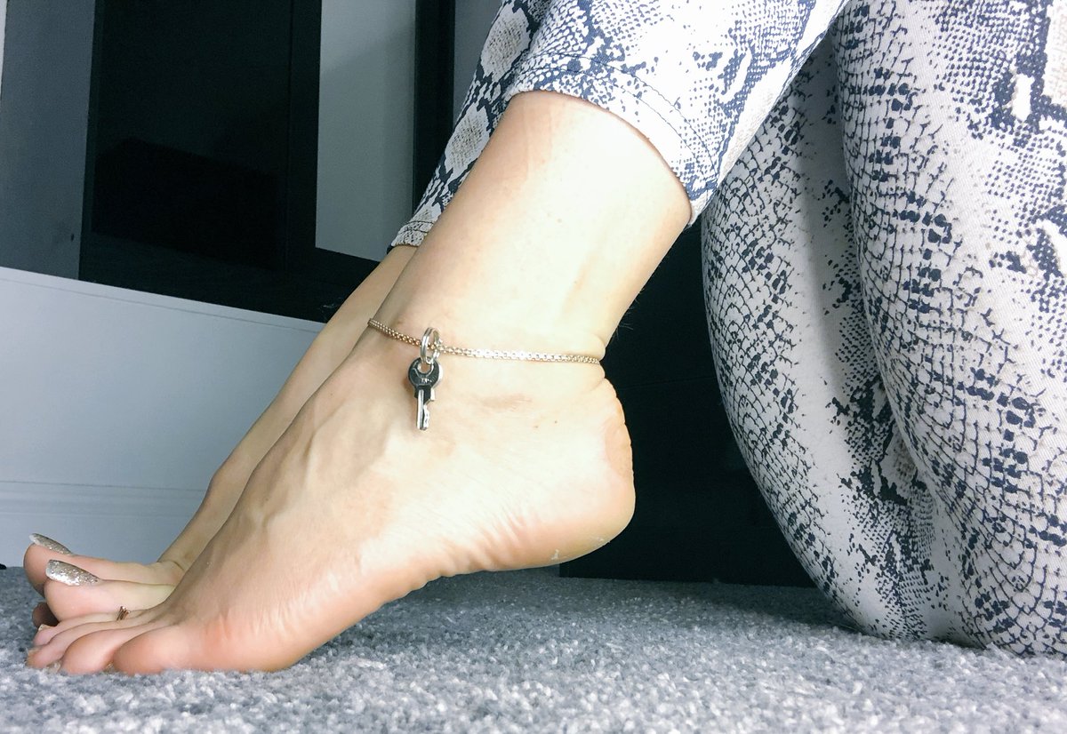 MissMelodyMay's tweet photo. The best place for a losers #chastity key is safely around My ankle🔐 https://t.co/h8349ByGnY