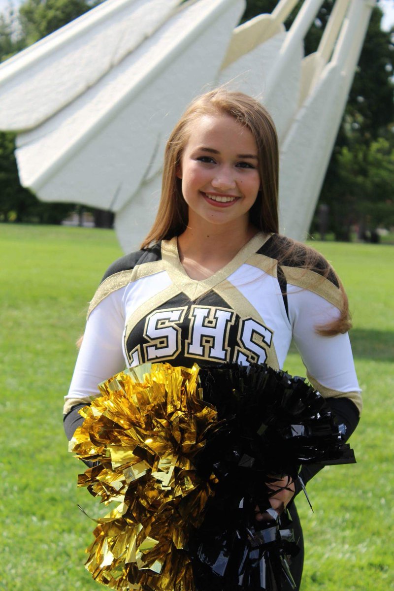 🎂Happy 18th Birthday to returning Varsity member Sarah!🎂
