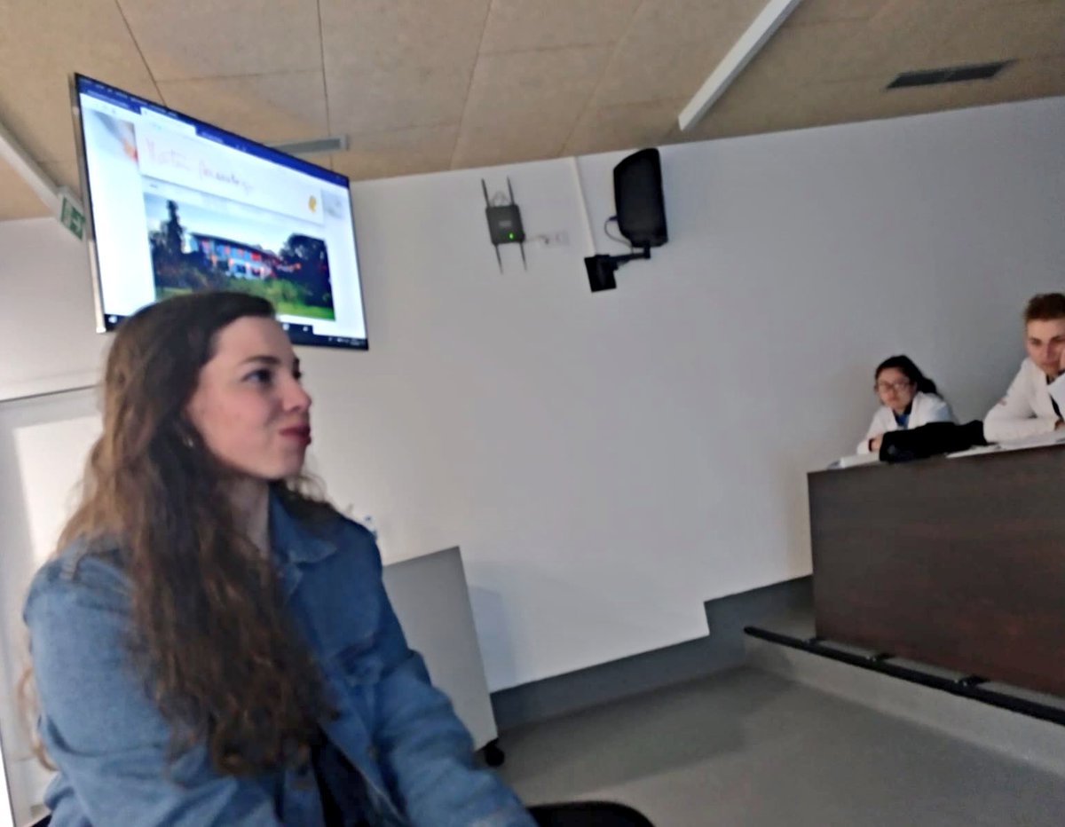 A nosa exalumna Tania García, actualmente responsable de pastelería no restaurante <a href="/FondaEspanya/">Fonda España</a> que <a href="/Berasategui/">Martín Berasategui</a> ten en Barcelona, conversou co noso alumnado actual sobre o valor da formación e o que supón desprazarse lonxe para traballar.
Grazas Tania! Moi interesante. Noraboa!