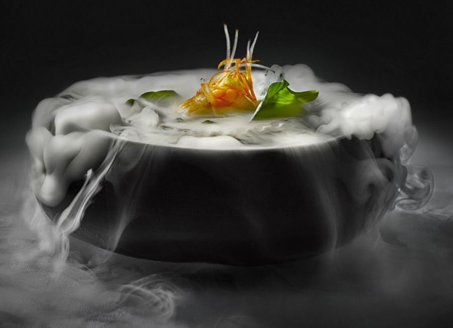 "Michelin-starred Ramón Freixa at Hotel Único playfully serves mouth-watering delicacies often in disguise” Read the <a href="/MailOnline/">Mail Online</a>'s article about our #RestauranteRamonFreixaMadrid.
bit.ly/2SEgspg