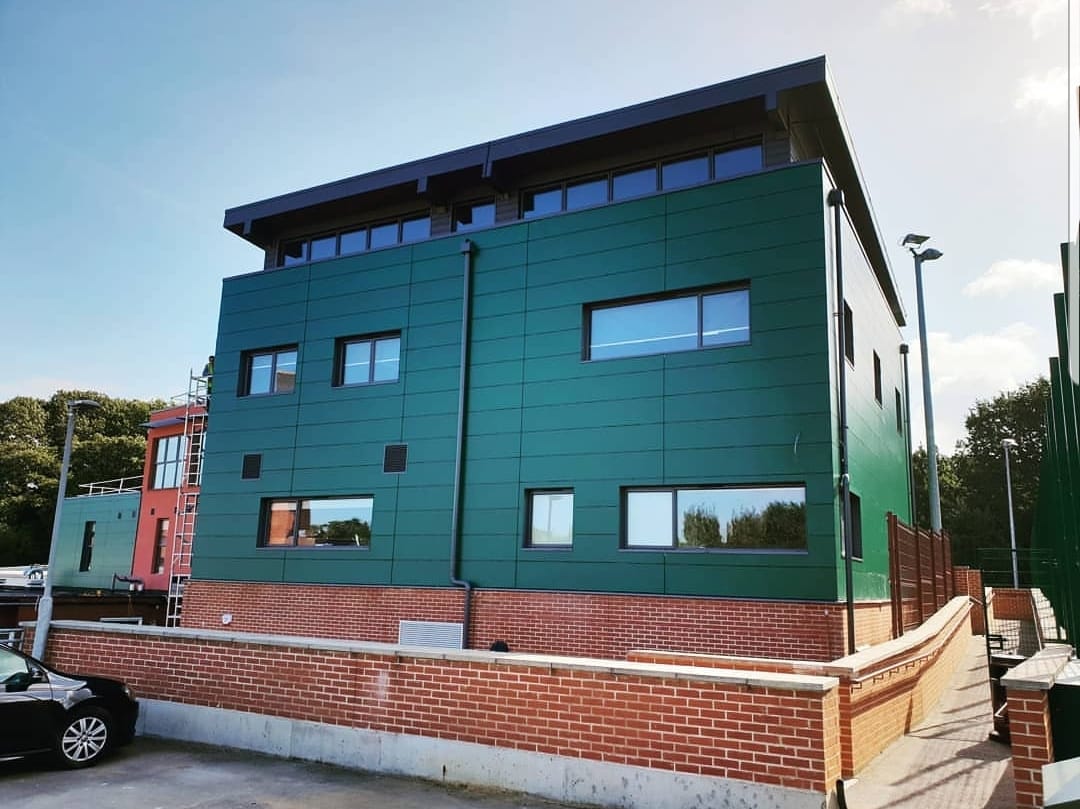 SSCBuildSSC's tweet photo. Project complete - Darrick wood Secondary school - Trespa &amp; Metal Fabrications
SSC 2018
#cladding #claddinglondon #roofing #roofinglondon #rainscreeninstallers #claddingcontractors #roofingcontractors https://t.co/mbCJS2eFRN