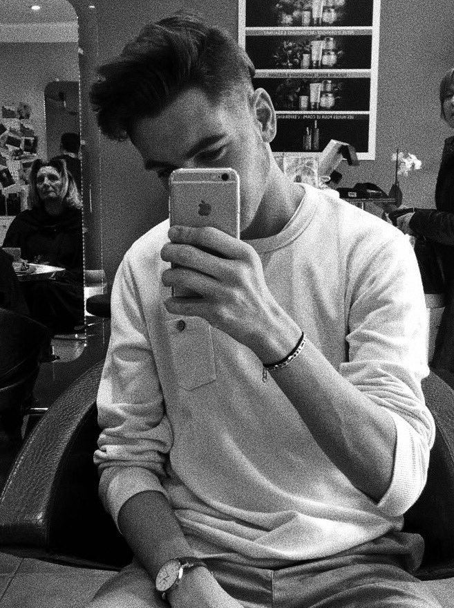 _jereminaj's tweet image. bon on voit pas d’évolution mais j’aimais bien ces photos #evolution2018 #LGBTQ