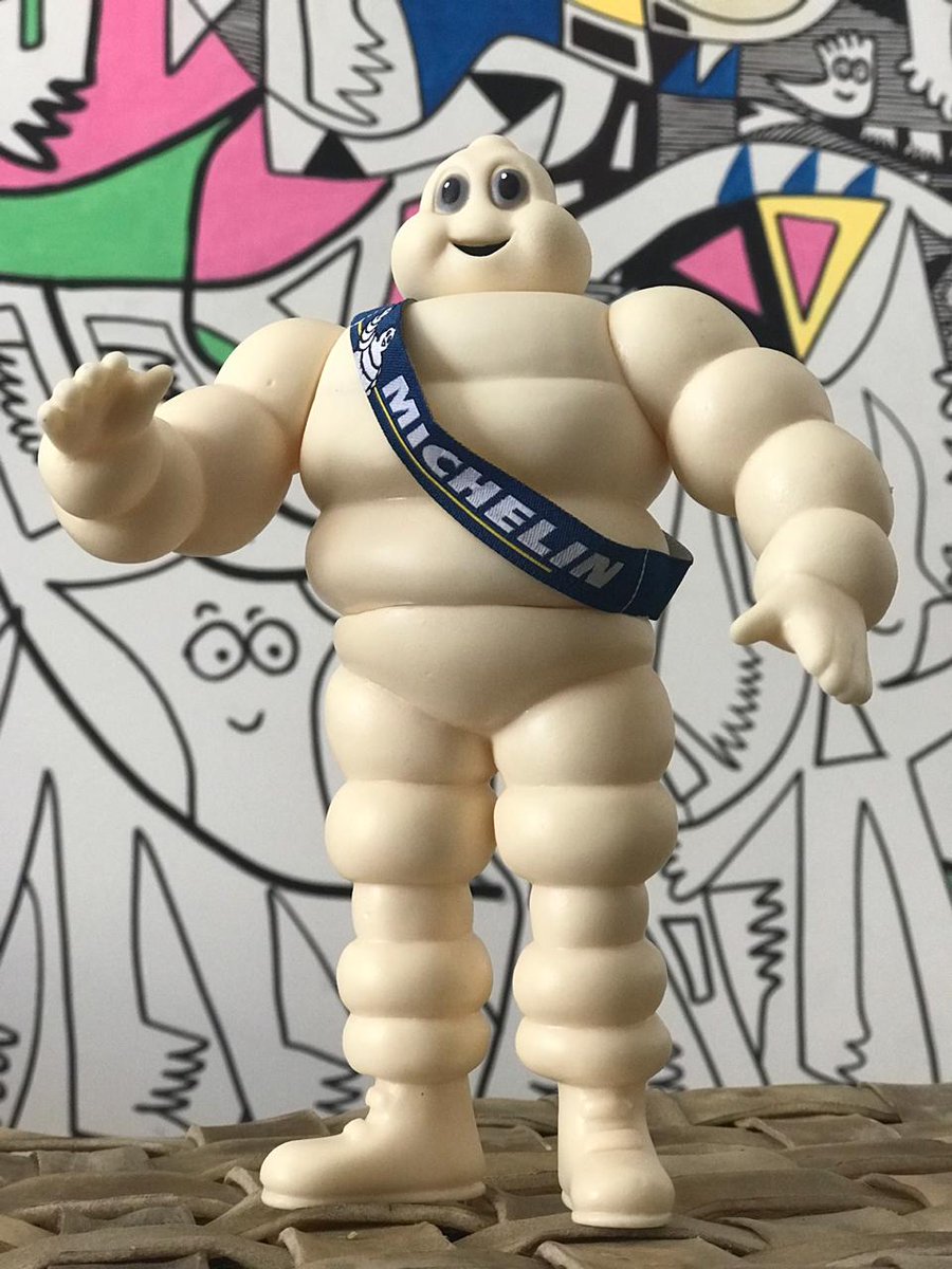 jotaleonetti's tweet photo. #SORTEO 🤞🏻
EL #GORDITOMICHELIN CUMPLE #120AÑOS
Nació inspirado en una pila de neumáticos apilados junto a la frase "Nunc est Bibendum" [Ahora es el momento de beber], originalmente creada para una cerveza, pero #Bib tragaba los obstáculos. 
Hacé RT por un muñeco original! https://t.co/rOpvBSzdsR