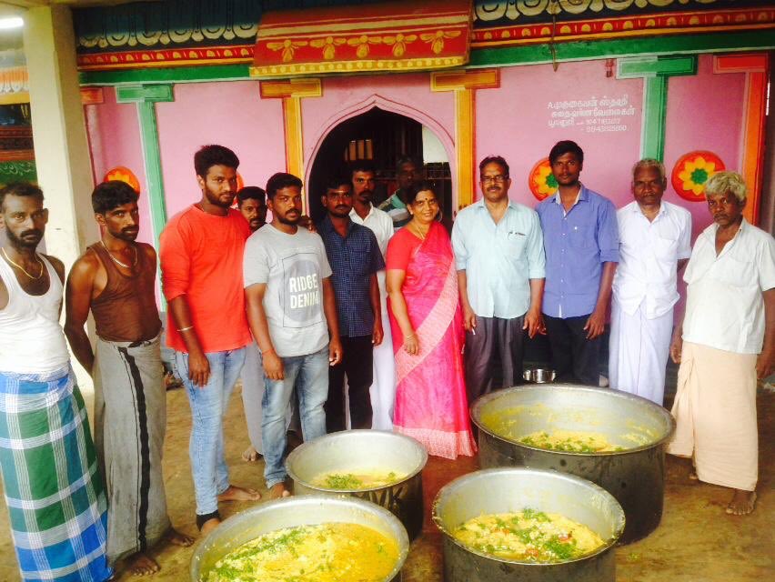 Udaya_Sankar1's tweet photo. Today 1100+ people served with food, water,biscuits, coils, bedsheets & dress. Spe love to our food committee 4 their outstanding wrk past 20+ days. Today’s sponsor @VijaySethuOffl anna & #Rajesh sir family members. Today we covered 3 villages with loads of 💖.
#savedeltapeople https://t.co/mNFssoJ11B