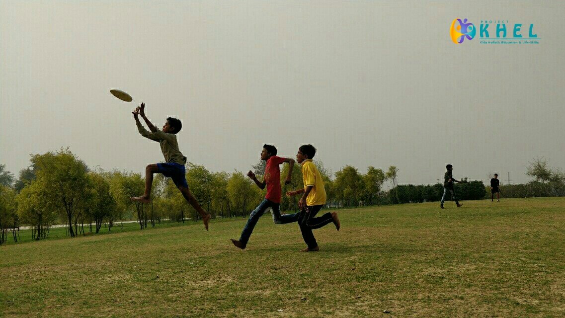 ProjectKHEL's tweet photo. There are two types of players, one who make things happen and others who watch it happen.
#Ultimatefrisbee #Lucknowultimate #frisbeematches #frisbeepractice #practice #playing #growing #learning #potential #janeshwarmishrapark #lucknowteams #everyday #typesofplayers https://t.co/jEtDABPKY0