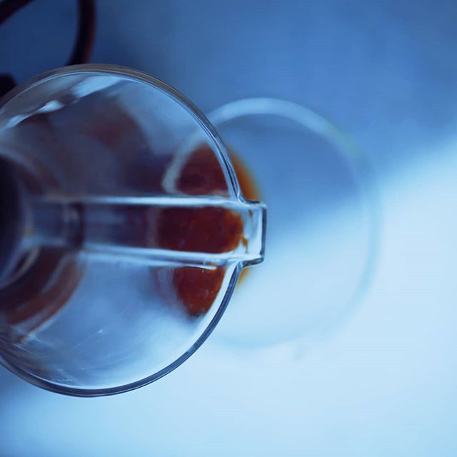 Di ujung seduhan. That moment after the swirl.
.
#swirl #manualbrew #chemex #coffeetime #seduhmanual #seduhkopisendiri #seduhrumahan #kopi #coffee #filtercoffee #filtercoffeenotpeople ift.tt/2RV7MLa