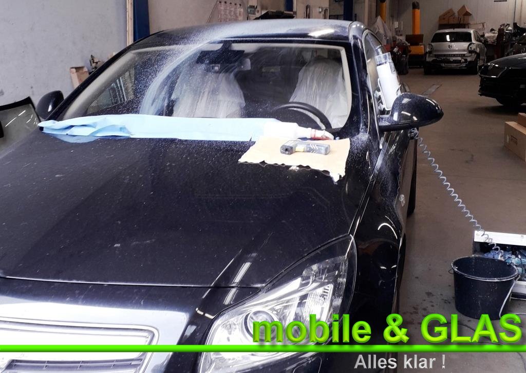 #Glaskratzerentfernung an der Frontscheibe von einem Opel Insignia, nach der Wäsche waren auch die weißen Spritzspuren komplett entfernt.