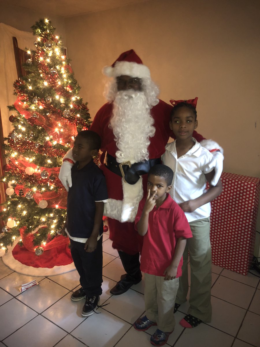 FOX26Houston's tweet photo. GOOD MORNING! 🌲❤️ Day 2 of the 12 Days of Christmas starts right NOW! Join us all morning long as we team up with @Walmart, @ExcluFurniture, #chickfla & #Coalitionforthehomeless to shower the Jones family with holiday blessings! https://t.co/jlEqY3bXR0