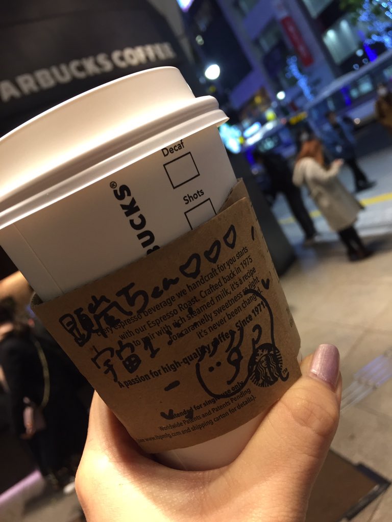 rankunlovef's tweet photo. りんねと和田くんに遭遇した。その時にこのカップ持ってたんだけどそしたらりんねが、顕嵐のファンなの？って言って何か顕嵐に伝えたいことある？って聞いてくれた😭精一杯の言葉を伝えたら、今度大学で会った時に時に伝えるね！って言ってくれて震えが止まらなかった。本当にありがとうございます。 https://t.co/EQzlDJQSj4