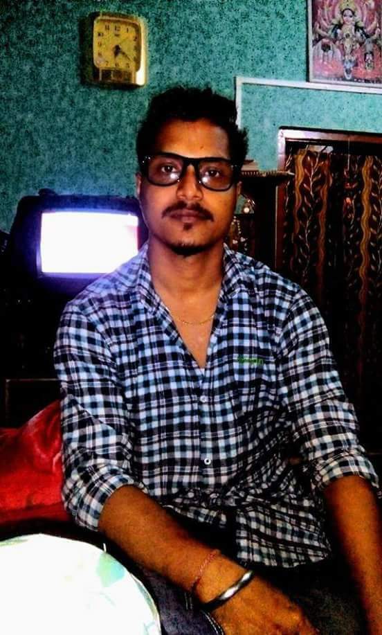 Namami_Bharatam's tweet photo. He is My Own Yonger Brother Arindom Choudhury A reporter of Assam News Channel #Dy365 He was found dead inside home on 8/11/18 he was murderd  I request all those who can help us in this case to find out the murderer plz help 🙏
I m At Assam Right now 
Need proper investigation https://t.co/pDmuRSTSMb