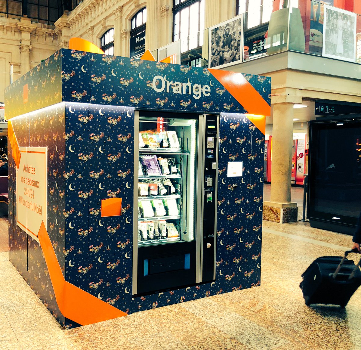 🎅 Pas le temps de faire vos cadeaux de Noël ? 
▶️ A partir du 10 décembre, rendez-vous en Gare de Bordeaux Saint Jean, pour découvrir le distributeur d’objets connectés et accessoires Orange, et faire vos achats de dernière minute pour toute la famille🎄 #WonderfulNoel