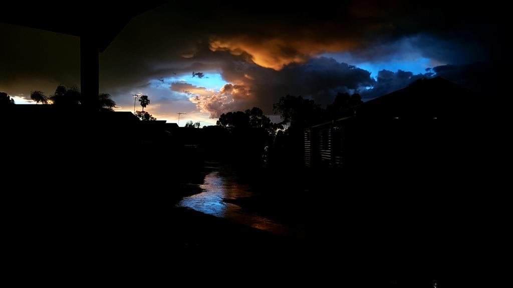 nightmarehill24's tweet photo. The most amazing weather in Oz Thunder, Lightening, Rain, Dust storm! @Elan_Valley @ruthwignall thank goodness we don't have this in #Wales not seen any thing like this! #Kalgoorlie #Boulder #supermine #goldmining #Australian #Discovery https://t.co/obSI1HJ1Ou