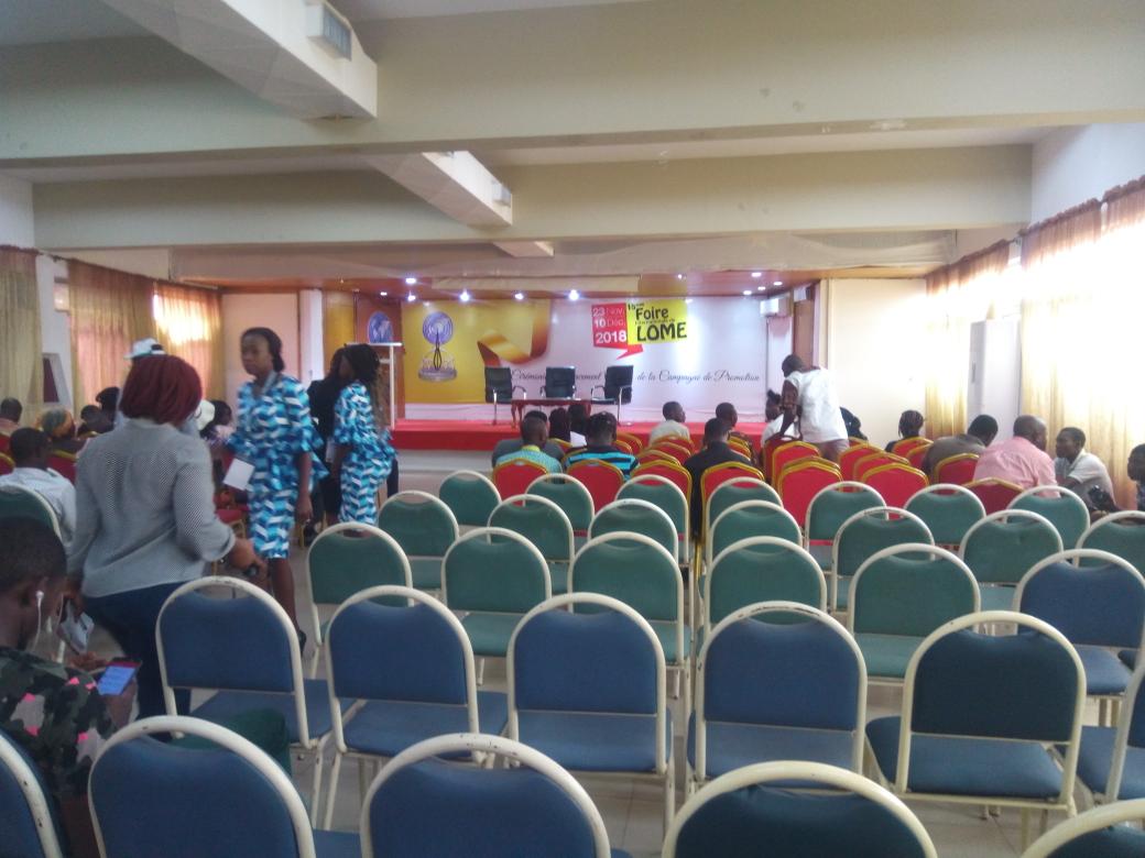 FoireDeLome's tweet photo. La cérémonie officielle de clôture c'est dans quelques minutes à la salle @africa du @ceteflome. Les derniers réglages se font.
#tgfil15 #togo2000 #cetef https://t.co/QmEiN30z9O