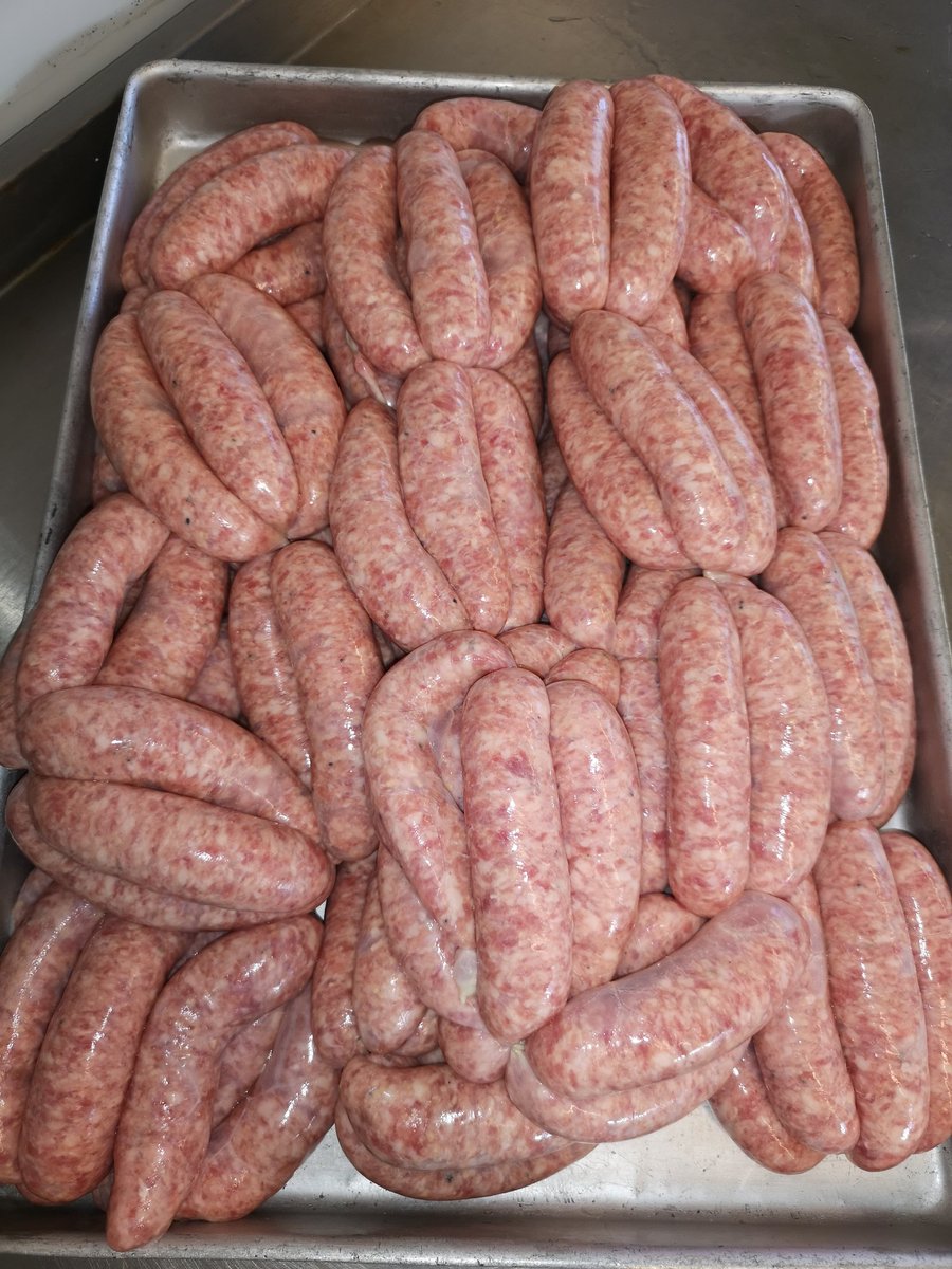 ClashSaddleback's tweet photo. Here at Clash Farm we've been getting ready for Xmas making tasty sausages and chipolatas 🎄 https://t.co/xZtz4Miw8Q